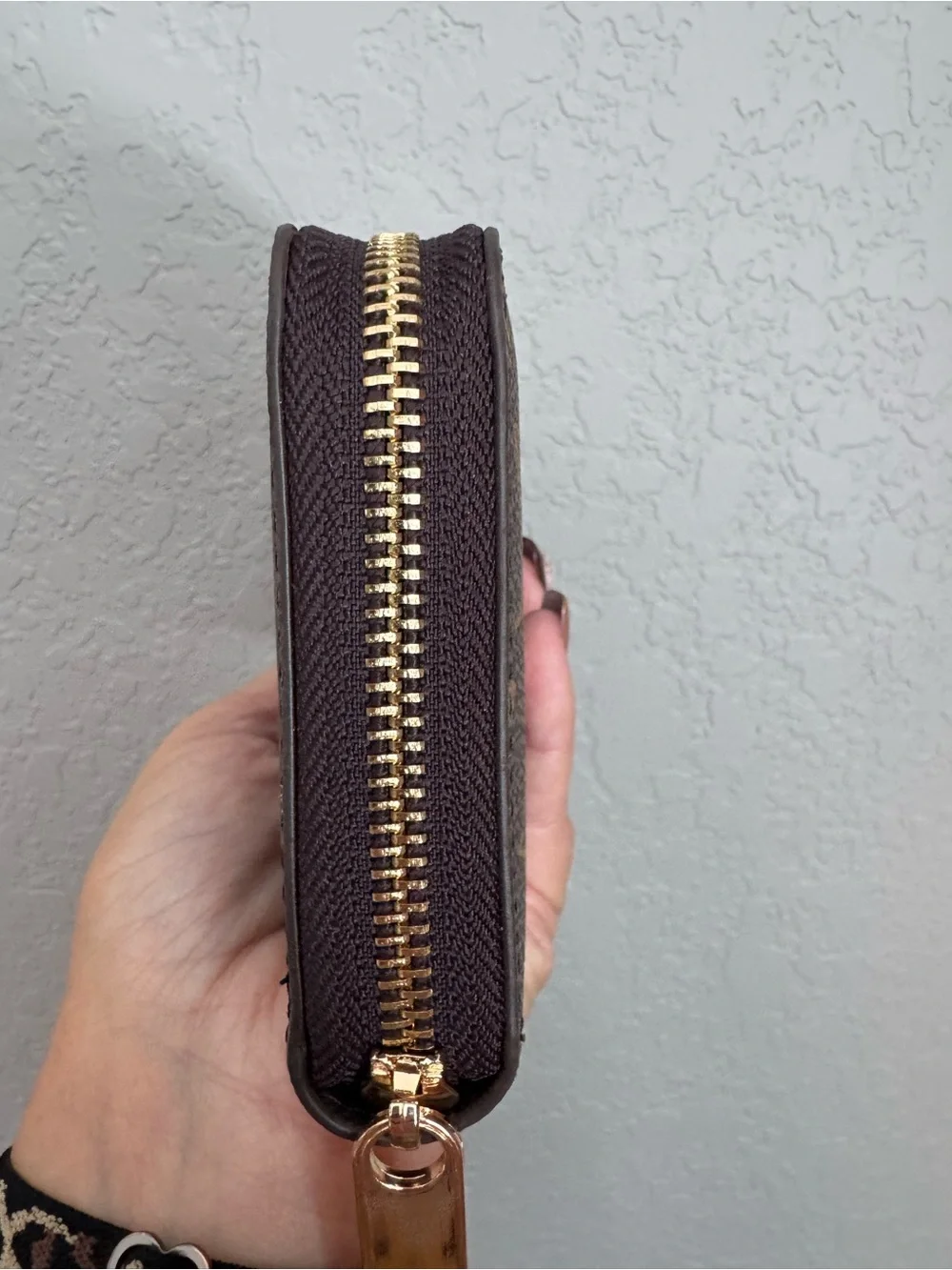 None zip around